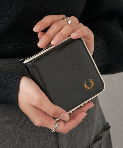 FRED PERRY（フレッドペリー）の「【FRED PERRY】CLASSIC ZIP AROUND WALLET クラシックラウンドファスナーウォレット 二つ折り財布 L1195（財布・メンズ・ブラック・FREE）」の2枚目の写真
