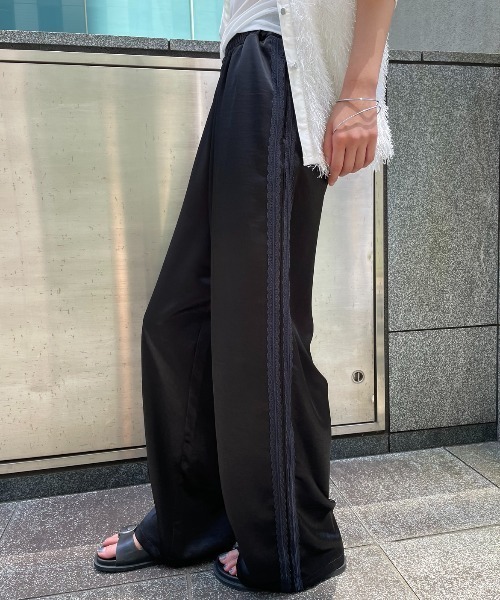 AIC.(エーアイシー)の「【再入荷】レーステープサテンイージーパンツ(その他パンツ・レディース・ブラック/ライトグレー/ブラウン・FREE)」の2枚目の写真