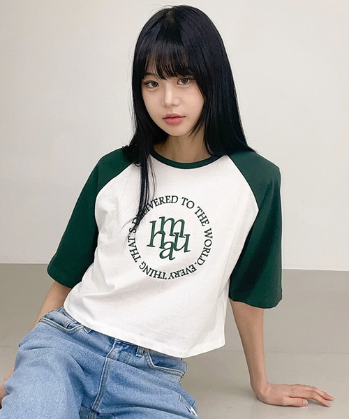 muahmuah(ムーアムーア)の「A'GEM/9 × .kom 『muah muah/ムーアムーア』CIRCLE LOGO RAGLAN HALF T-SHIRT/ステッチロゴラグラン Tシャツ(Tシャツ/カットソー・レディース・ダークグリーン/ベージュ/ブラック・FREE)」の3枚目の写真