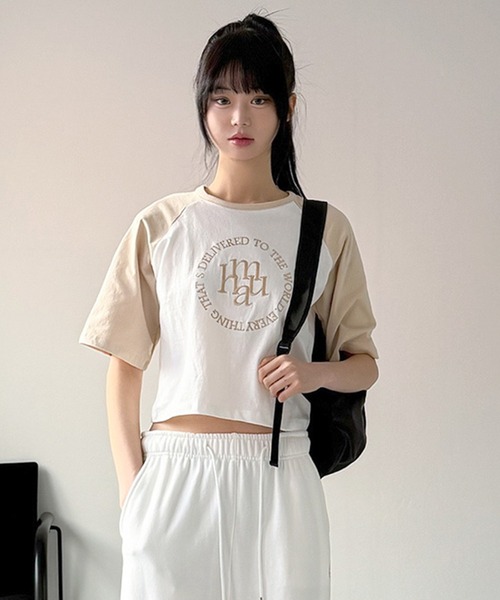 muahmuah(ムーアムーア)の「A'GEM/9 × .kom 『muah muah/ムーアムーア』CIRCLE LOGO RAGLAN HALF T-SHIRT/ステッチロゴラグラン Tシャツ(Tシャツ/カットソー・レディース・ダークグリーン/ベージュ/ブラック・FREE)」の11枚目の写真