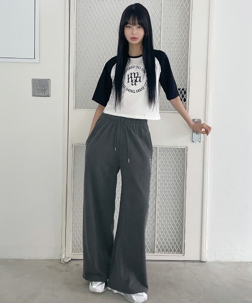 muahmuah(ムーアムーア)の「A'GEM/9 × .kom 『muah muah/ムーアムーア』CIRCLE LOGO RAGLAN HALF T-SHIRT/ステッチロゴラグラン Tシャツ(Tシャツ/カットソー・レディース・ダークグリーン/ベージュ/ブラック・FREE)」の8枚目の写真