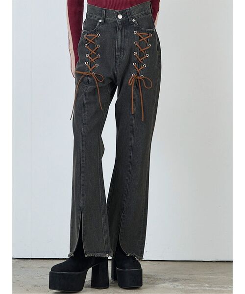 MURUA（ムルーア）の「レースアップフレアデニム（デニムパンツ・レディース・ブルー/ブラック・1/2）」の2枚目の写真