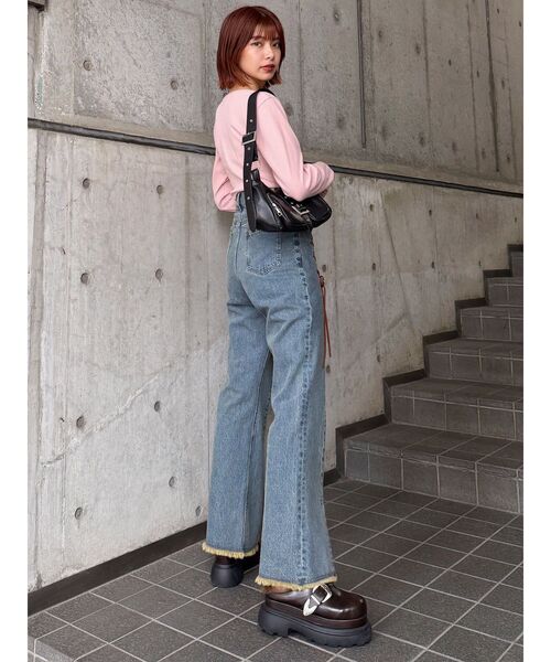 MURUA（ムルーア）の「レースアップフレアデニム（デニムパンツ・レディース・ブルー/ブラック・1/2）」の13枚目の写真