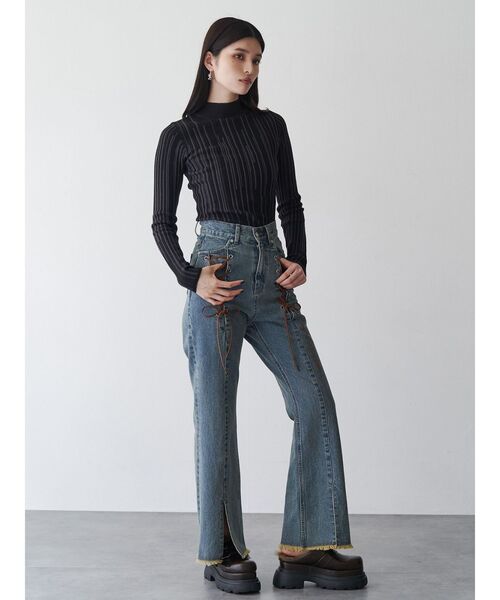 MURUA（ムルーア）の「レースアップフレアデニム（デニムパンツ・レディース・ブルー/ブラック・1/2）」の22枚目の写真