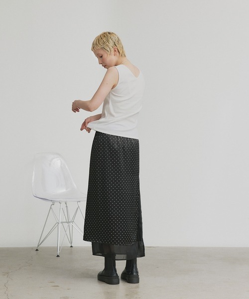 ad thie（アドティエ）の「前後2way リブタンクトップ（タンクトップ・レディース・ブラック/レッド/オフホワイト/アイボリー/チャコール/ブラウン/グレイッシュベージュ・MEDIUM/LARGE）」の9枚目の写真