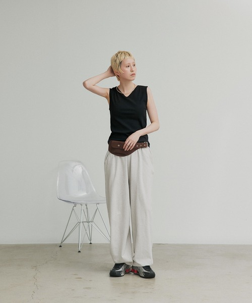 ad thie（アドティエ）の「前後2way リブタンクトップ（タンクトップ・レディース・ブラック/レッド/オフホワイト/アイボリー/チャコール/ブラウン/グレイッシュベージュ・MEDIUM/LARGE）」の13枚目の写真
