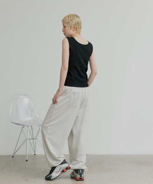 ad thie（アドティエ）の「前後2way リブタンクトップ（タンクトップ・レディース・ブラック/レッド/オフホワイト/アイボリー/チャコール/ブラウン/グレイッシュベージュ・MEDIUM/LARGE）」の14枚目の写真