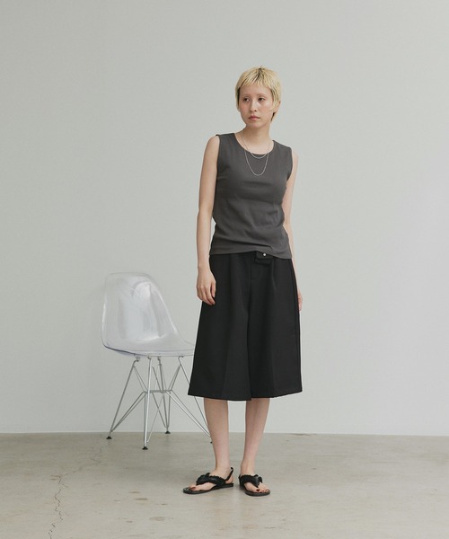 ad thie（アドティエ）の「前後2way リブタンクトップ（タンクトップ・レディース・ブラック/レッド/オフホワイト/アイボリー/チャコール/ブラウン/グレイッシュベージュ・MEDIUM/LARGE）」の19枚目の写真