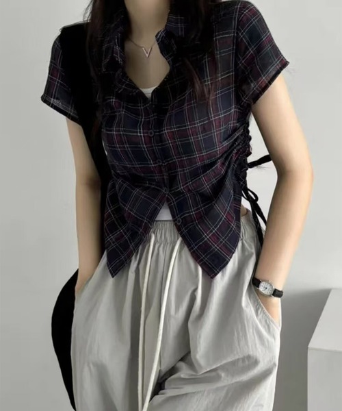 LYEON（リヨン）の「サイドシャーリングチェックショートシャツ（シャツ/ブラウス・レディース・ホワイト/ネイビー・FREE）」の11枚目の写真