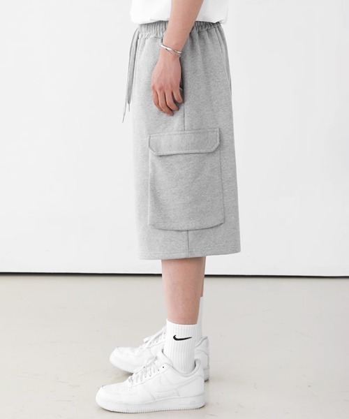NOWLE(ノウル)の「【NOWLE】クロップド スウェット カーゴ ショーツ パンツ(スウェットパンツ・メンズ・グレー/ブラック・MEDIUM/LARGE/X-LARGE)」の5枚目の写真