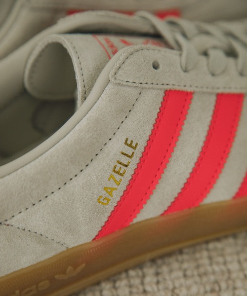 adidas（アディダス）の「『一部WEB限定サイズ』adidas　Exclusive GAZELLE INDOOR（スニーカー・レディース・ベージュ系その他・23/23.5/24/24.5/25）」の8枚目の写真