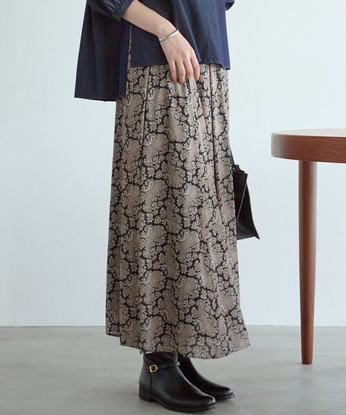 23区(ニジュウサンク)の「【洗える】Ratti ヴィンテージペイズリープリント スカート(スカート・レディース・ブルー系5/ブラック系5・40/38/36)」の1枚目の写真