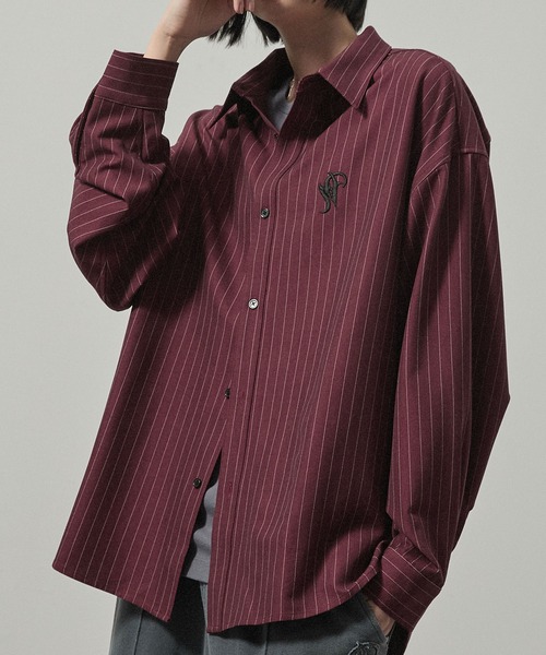 Alfred Alex（アルフレッドアレックス）の「【Alfred Alex】ストライプ ワンポイント刺繍 オーバーサイズレギュラーカラーシャツ（シャツ/ブラウス・メンズ・ネイビー/ワイン/ブラック・L/M）」の3枚目の写真