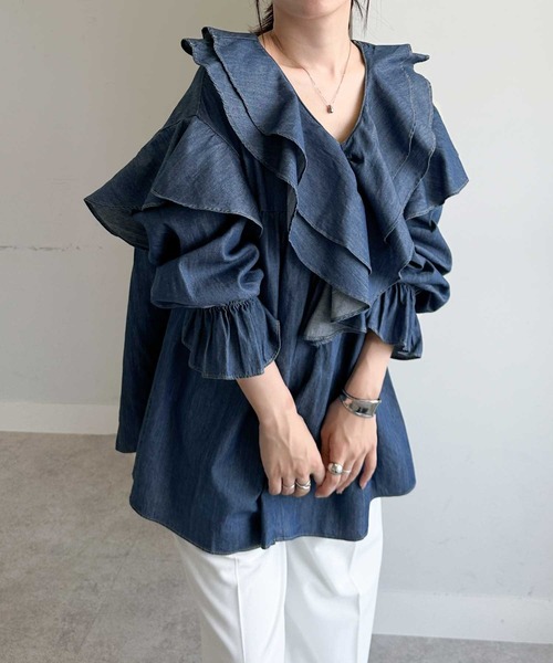 RANAN(ラナン)の「ビッグカラーフリルデニムブラウス(シャツ/ブラウス・レディース・ブルー/ネイビー・M/L/LL)」の5枚目の写真