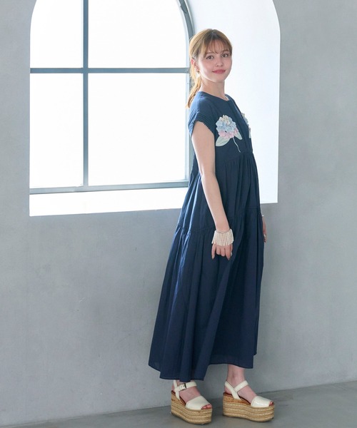 Chesty(チェスティー)の「紫陽花刺繍ワンピース(ワンピース・レディース・ブルー/ネイビー・0/1)」の6枚目の写真
