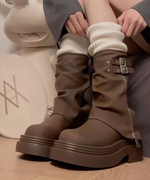 Silly（シリー）の「ルーズフィット厚底ブーツ（ブーツ・レディース・ブラウン/ブラック・LARGE/MEDIUM/SMALL）」の2枚目の写真