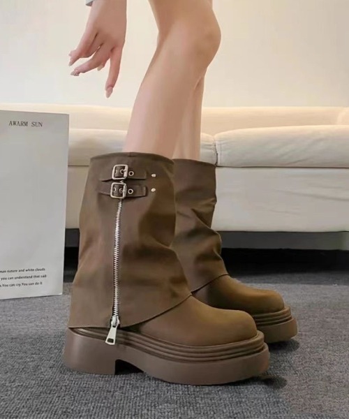 Silly（シリー）の「ルーズフィット厚底ブーツ（ブーツ・レディース・ブラウン/ブラック・LARGE/MEDIUM/SMALL）」の3枚目の写真