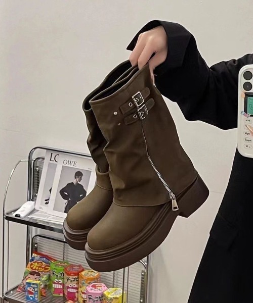 Silly（シリー）の「ルーズフィット厚底ブーツ（ブーツ・レディース・ブラウン/ブラック・LARGE/MEDIUM/SMALL）」の4枚目の写真