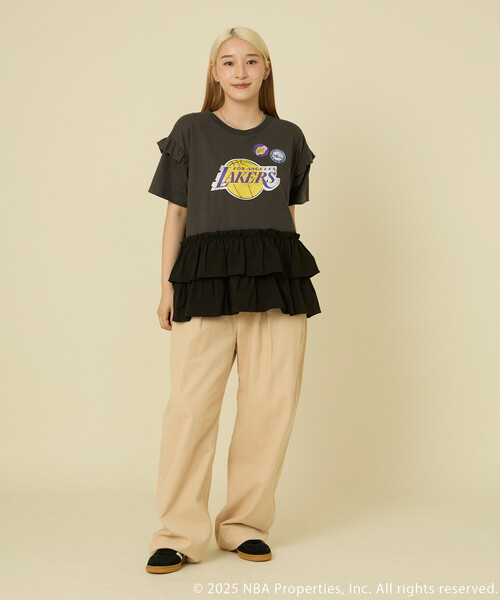 FREAK'S STORE(フリークスストア)の「NBA プリント ドッキング チュニックTシャツ/フリルドッキング/フリル切替Tシャツ(Tシャツ/カットソー・レディース・オフホワイト/ライトグレー/チャコールグレー・フリ-)」の18枚目の写真