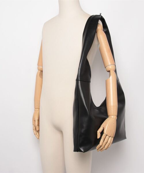 バッグ Oversize leather shoulder bag STUDIOUS Oversize leather shoulder bag（ショルダーバッグ）｜STUDIOUS