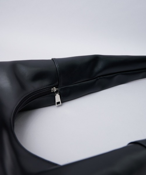 バッグ Oversize leather shoulder bag Oversize leather shoulder bag（ショルダーバッグ）｜STUDIOUS