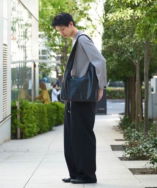 バッグ Oversize leather shoulder bag Oversize leather shoulder bag（ショルダーバッグ）｜STUDIOUS
