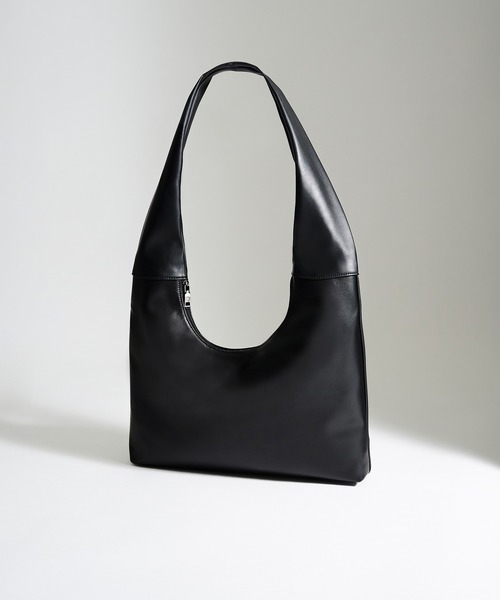 バッグ Oversize leather shoulder bag Oversize leather shoulder bag（ショルダーバッグ）｜STUDIOUS