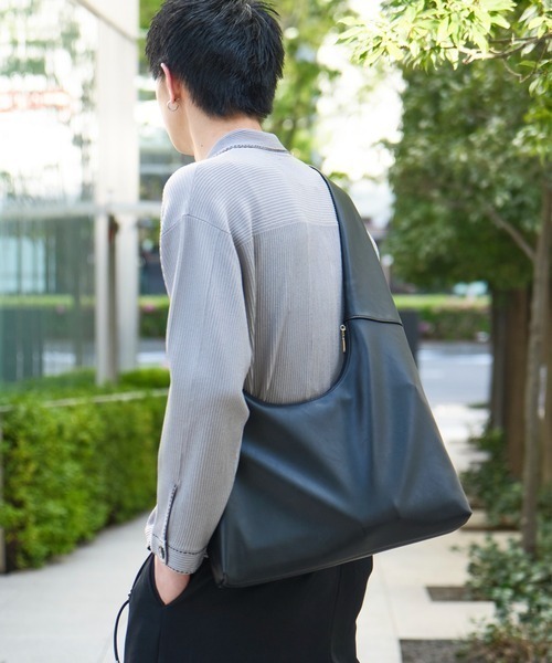 バッグ Oversize leather shoulder bag STUDIOUS Oversize leather shoulder bag（ショルダーバッグ）｜STUDIOUS