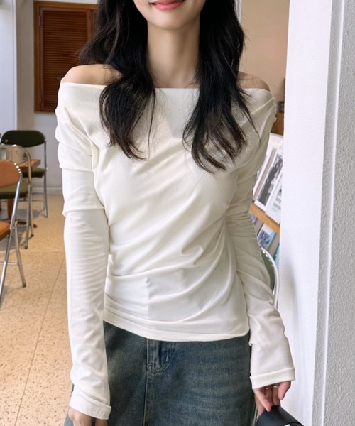 Eclat one(エクラワン)の「【Eclat one】ドレープネック カットソー(Tシャツ/カットソー・レディース・ブラウン/ホワイト/ブラック・FREE)」の2枚目の写真