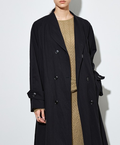 SUWDEE(スーディー)の「double button belted coat(その他アウター・レディース・グレイッシュベージュ/ブラック・M)」の4枚目の写真