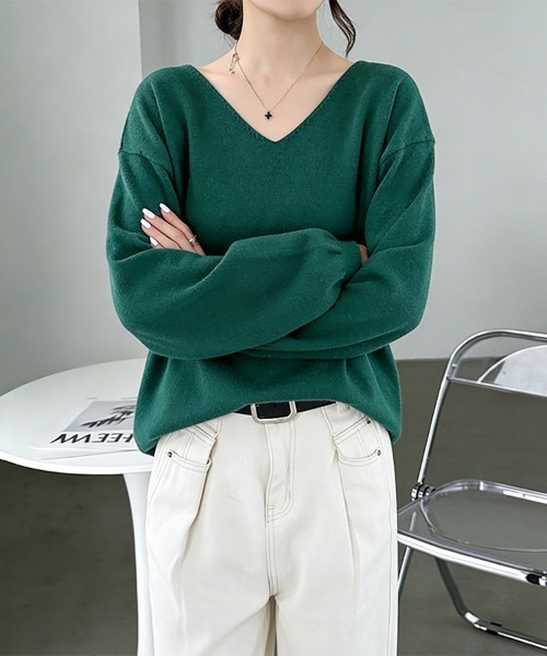 ReRe(リリ)の「ベーシックVネックニットトップス(ニット/セーター・レディース・グレイッシュベージュ/ブラック/ミント/モカ/パープル/ベージュ/オートミール/オレンジ/ダークブルー/ダークブラウン/ピンク/ワインレッド/グリーン/ブラウン/ブルー/レモンイエロー/オフホワイト/グレー/ホワイト×ブラック/チョコ/テラコッタ/ライトベージュ・FREE)」の15枚目の写真