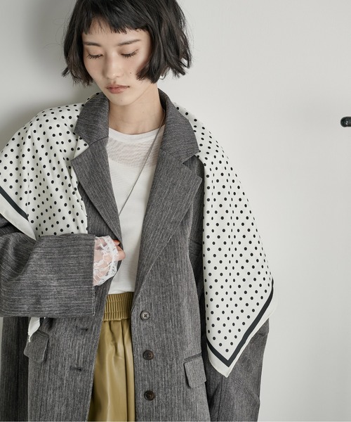 THE YOn(ザヨン)の「ドット大判スカーフ(バンダナ/スカーフ・レディース・ブラック/ベージュ/アイボリー・FREE)」の1枚目の写真