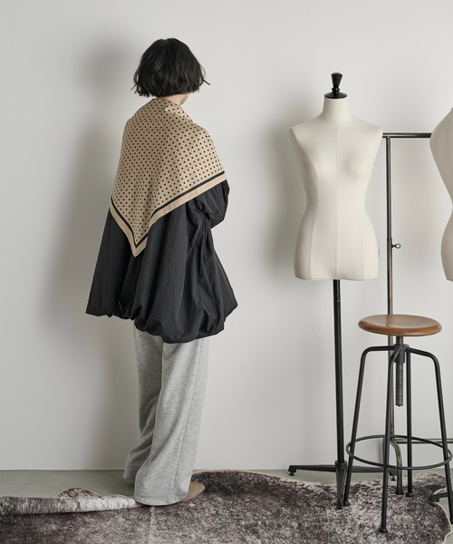 THE YOn(ザヨン)の「ドット大判スカーフ(バンダナ/スカーフ・レディース・ブラック/ベージュ/アイボリー・FREE)」の11枚目の写真