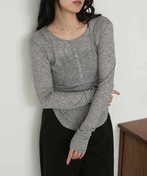 forksy.(フォルクシー)の「【forksy.】シアーヘンリーネックラウンドヘムロングスリーブトップス(Tシャツ/カットソー・レディース・ボルドー/杢グレー/アイボリー/ブラック・FREE)」の3枚目の写真