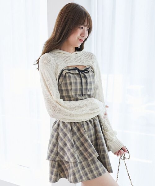 MAJESTIC LEGON（マジェスティックレゴン）の「フードボレロ×ミニキャミワンピセット（ワンピース・レディース・ベージュ系その他2/ベージュ/ブラック系その他・MEDIUM）」の13枚目の写真