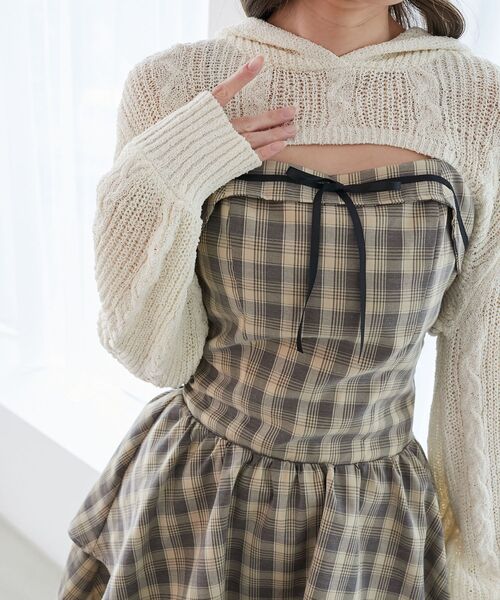 MAJESTIC LEGON（マジェスティックレゴン）の「フードボレロ×ミニキャミワンピセット（ワンピース・レディース・ベージュ系その他2/ベージュ/ブラック系その他・MEDIUM）」の15枚目の写真