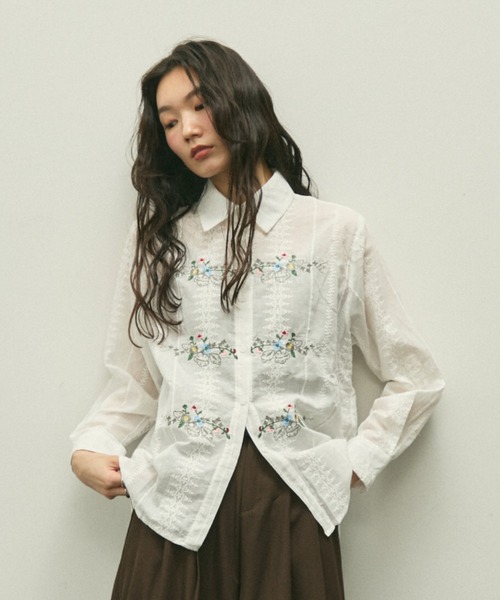 Lutim by u(ルチバイユー)の「Floral line embroidery shirt / フローラルラインエンブロイダリーシャツ(シャツ/ブラウス・レディース・ホワイト/ブラック・FREE)」の5枚目の写真