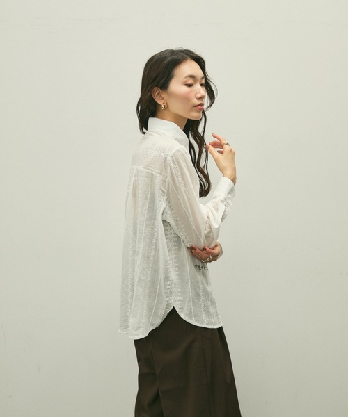 Lutim by u(ルチバイユー)の「Floral line embroidery shirt / フローラルラインエンブロイダリーシャツ(シャツ/ブラウス・レディース・ホワイト/ブラック・FREE)」の6枚目の写真