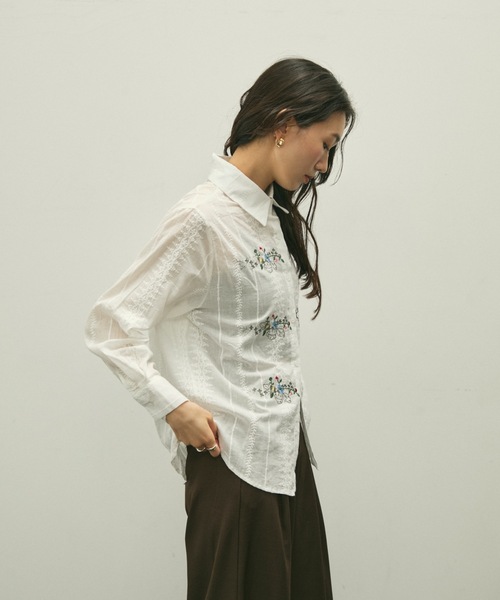 Lutim by u(ルチバイユー)の「Floral line embroidery shirt / フローラルラインエンブロイダリーシャツ(シャツ/ブラウス・レディース・ホワイト/ブラック・FREE)」の21枚目の写真