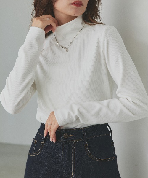 ad thie（アドティエ）の「CICA配合 ハイネック リブトップス（Tシャツ/カットソー・レディース・ブラック/オフホワイト・MEDIUM/LARGE）」の2枚目の写真