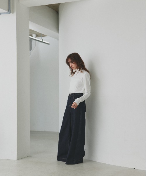 ad thie（アドティエ）の「CICA配合 ハイネック リブトップス（Tシャツ/カットソー・レディース・ブラック/オフホワイト・MEDIUM/LARGE）」の18枚目の写真