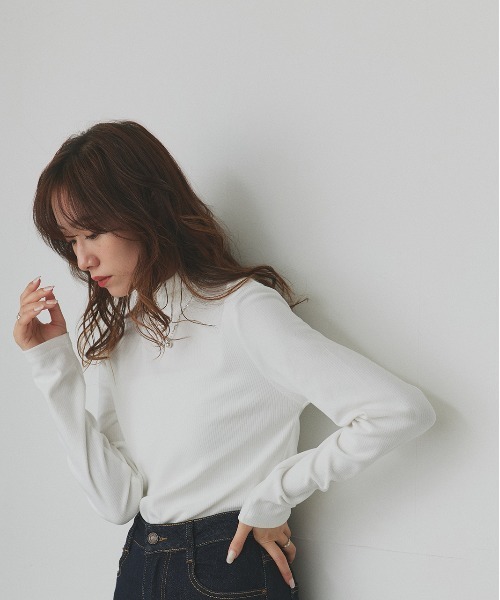 ad thie（アドティエ）の「CICA配合 ハイネック リブトップス（Tシャツ/カットソー・レディース・ブラック/オフホワイト・MEDIUM/LARGE）」の10枚目の写真