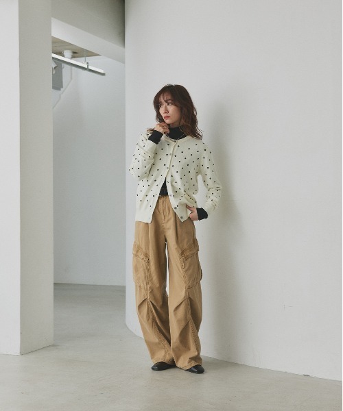 ad thie（アドティエ）の「CICA配合 ハイネック リブトップス（Tシャツ/カットソー・レディース・ブラック/オフホワイト・MEDIUM/LARGE）」の14枚目の写真