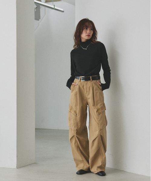 ad thie（アドティエ）の「CICA配合 ハイネック リブトップス（Tシャツ/カットソー・レディース・ブラック/オフホワイト・MEDIUM/LARGE）」の7枚目の写真