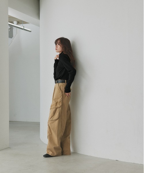 ad thie（アドティエ）の「CICA配合 ハイネック リブトップス（Tシャツ/カットソー・レディース・ブラック/オフホワイト・MEDIUM/LARGE）」の22枚目の写真