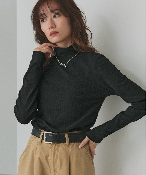 ad thie（アドティエ）の「CICA配合 ハイネック リブトップス（Tシャツ/カットソー・レディース・ブラック/オフホワイト・MEDIUM/LARGE）」の17枚目の写真
