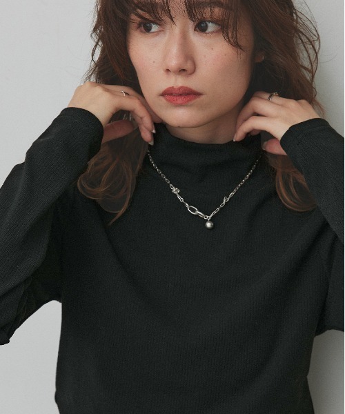 ad thie（アドティエ）の「CICA配合 ハイネック リブトップス（Tシャツ/カットソー・レディース・ブラック/オフホワイト・MEDIUM/LARGE）」の8枚目の写真
