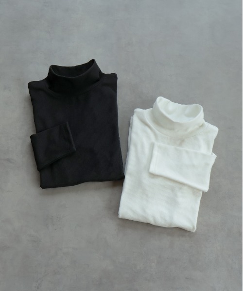 ad thie（アドティエ）の「CICA配合 ハイネック リブトップス（Tシャツ/カットソー・レディース・ブラック/オフホワイト・MEDIUM/LARGE）」の6枚目の写真