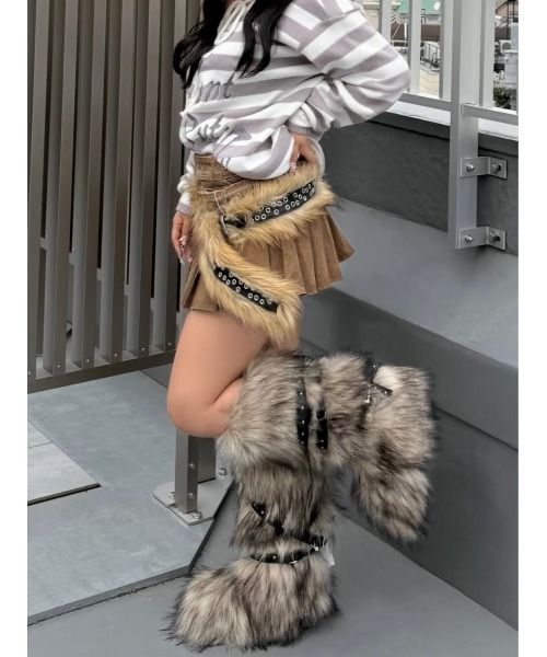 Never mind the XU（ネバーマインドザエックスユー）の「【Never mind the XU】belt fur boots / 【ネバーマインド ザ エックスユー】ベルトファーブーツ <着用動画あり>（ブーツ・メンズ・ブラック/ブラウン・44/38/40/42）」の13枚目の写真