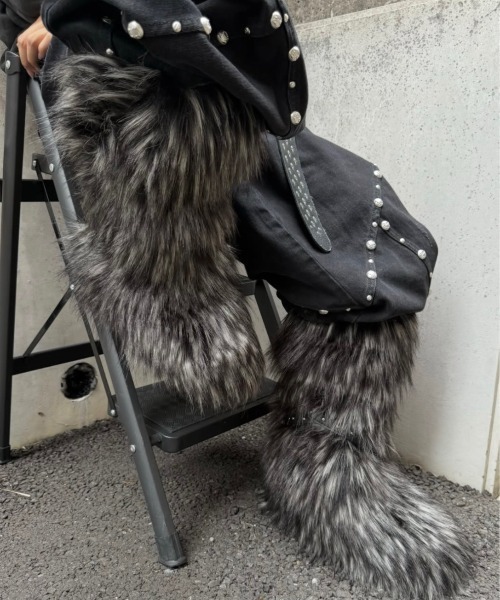 Never mind the XU（ネバーマインドザエックスユー）の「【Never mind the XU】belt fur boots / 【ネバーマインド ザ エックスユー】ベルトファーブーツ <着用動画あり>（ブーツ・メンズ・ブラック/ブラウン・44/38/40/42）」の16枚目の写真